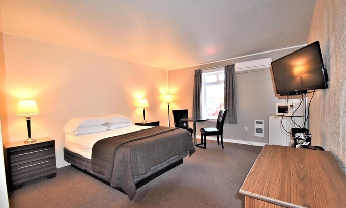 Maple Creek Hotel | Willowbend Hotel