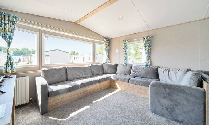 Great Billing Cabaña | WILLOWBROOK HIDEAWAY - BILLING AQUADROME in Billing Aquadrome Holiday Park