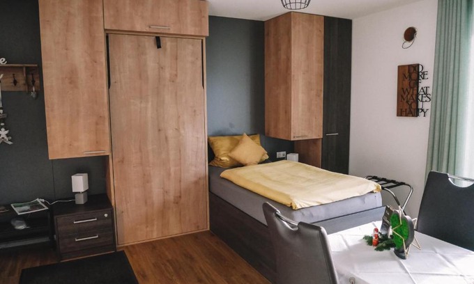 Hatzenbuhl Apartamento | Willy´s Ferienzimmer im Tabakdorf Hatzenbühl