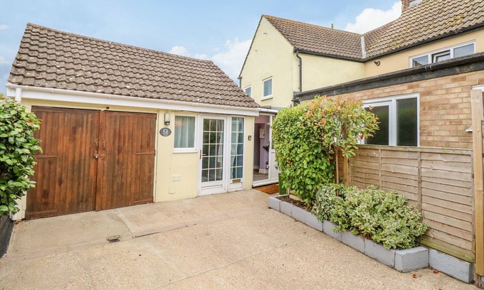 Caister-on-Sea Cabaña | WILROSE COTTAGE, pet friendly, with open fire in Caister-On-Sea