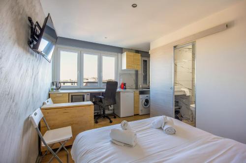 Mulhouse Apartamento | WilSix by Max, Renovated, bright studio, 1 min from train station