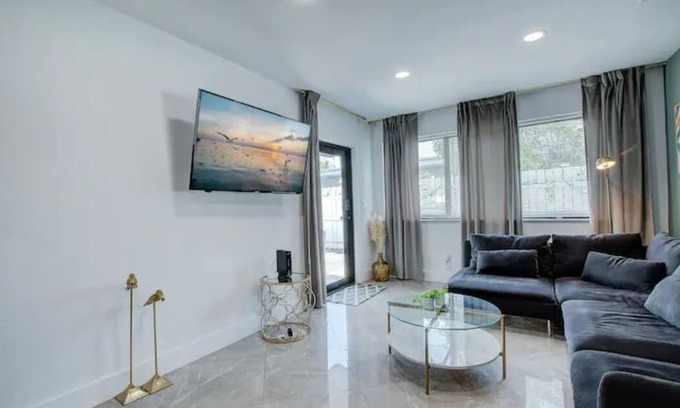 Middle River Terrace Casa | Wilton Manors 2BDR Pets Ok