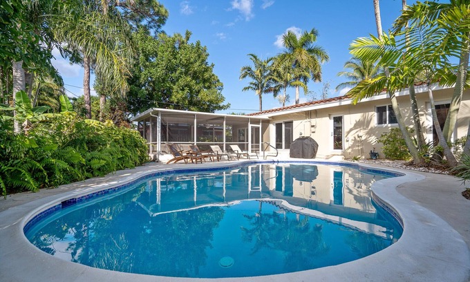 Oakland Park Casa | Wilton Wonderful! Heated Pool & 2 miles to Beach!