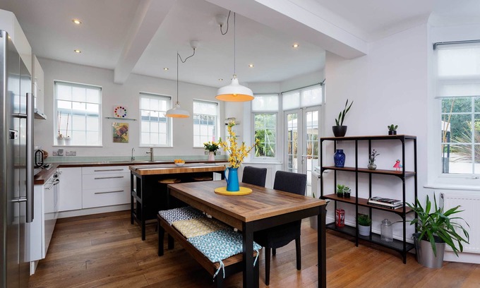 Hillside Casa | Wimbledon Wildflower, by Veeve