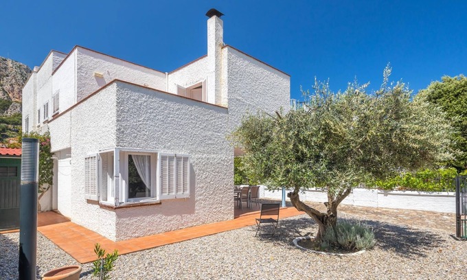 L'Estartit Villa | Winahost House Estartit with Private Garden