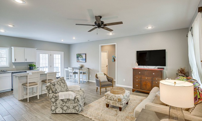 Winchester Casa | Winchester Home w/ Deck < 1 Mi to Tims Ford Lake!