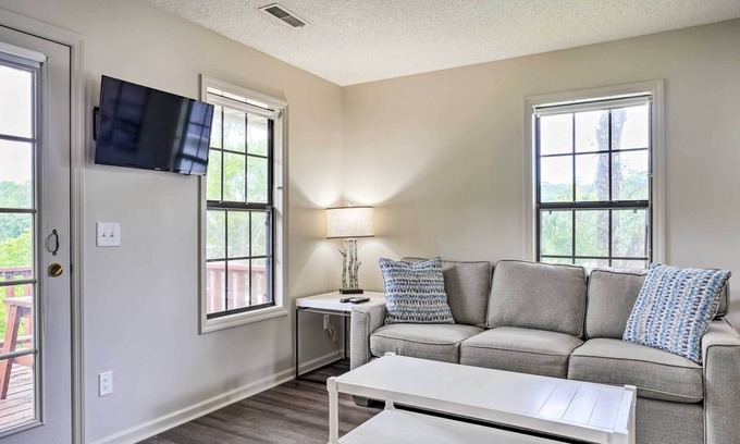 Winchester Cabina | Winchester Vacation Rental: Boater's Paradise