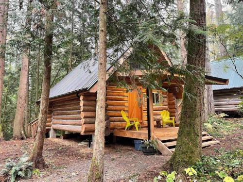 Regional District of Nanaimo Casa | Wind Down Log Cabin in the Woods with Cozy Woodstove