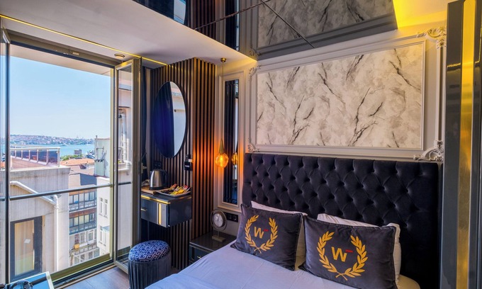 Besiktas Hotel | Wind Suit