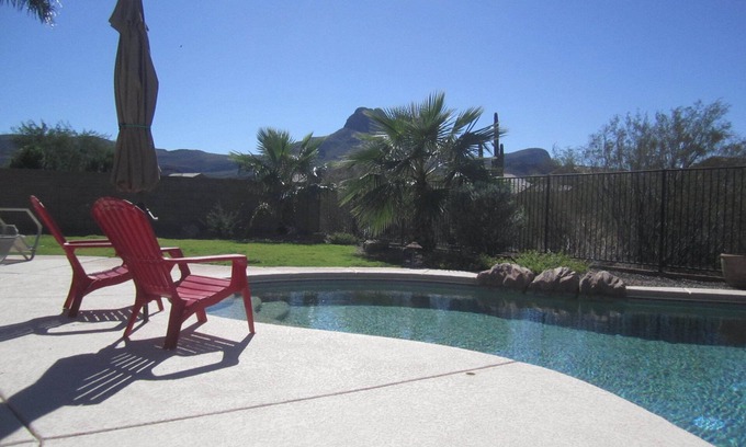 Continental Reserve Casa | Disfrute de la paz y la tranquilidad de su piscina privada en la base de Sombreo Peak.