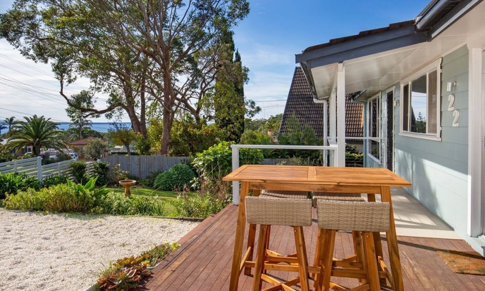Vincentia Cabaña | WindanSea Cottage - Pet Friendly - Ocean Glimpses