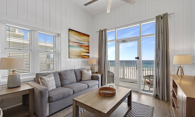 Ono Island Condominio | Windemere 301-Vista a la playa desde la terraza con interior costero.