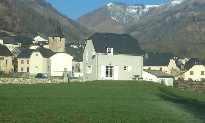 Lees-Athas Casa | Molino de viento renovado valle de montaña de asp