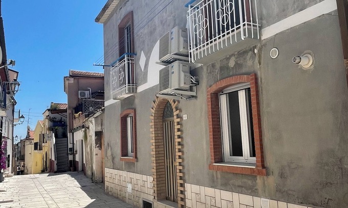 Campomarino Casa | Window on the Borgo