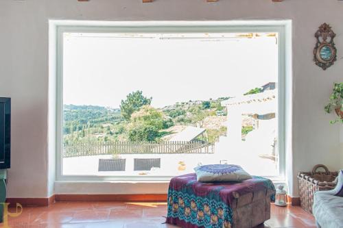 Mafra Casa | Window to the Valley