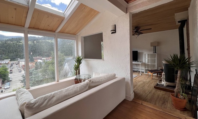 Idaho Springs Casa | Windows Huge, Light, Southern Facing, Hot-Tub on Deck, 5 Min. Walk Downtown