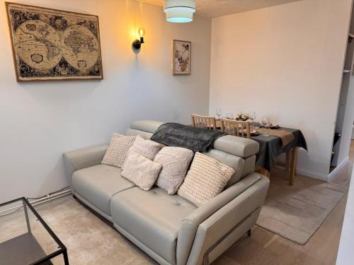 Slough Casa | Windsor & Legoland Stay, Slough & Free Parking - Berkshire