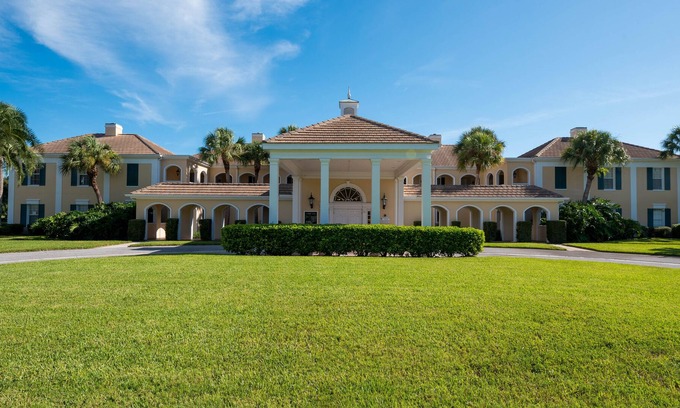 Osprey Apartamento | Windsor Lodge Unit 10, studio, close to beaches, pool