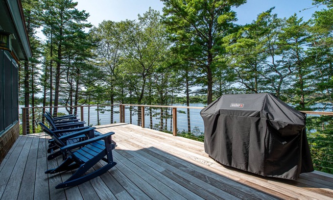 Woolwich Casa | Windward Lodge- stunning, dog-friendly private waterfront retreat. Seasonal dock