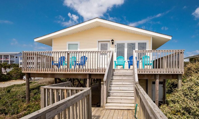 Oak Island Casa | Windward Mark by Oak Island Accommodations
