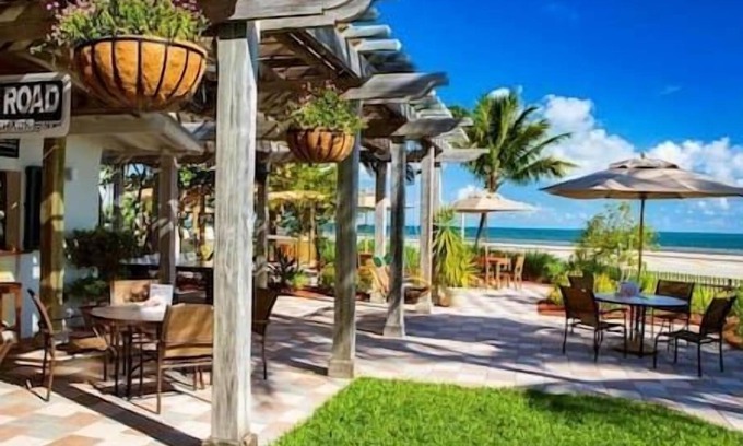 Key West Hotel | Windward Point Beachfront Resort, Hot Tub, Pool