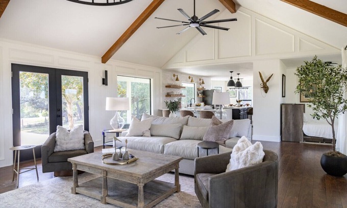 La Grange Casa | Windy Hill Retreat | Modern Farmhouse with Views, Cowboy Pool & Firepit