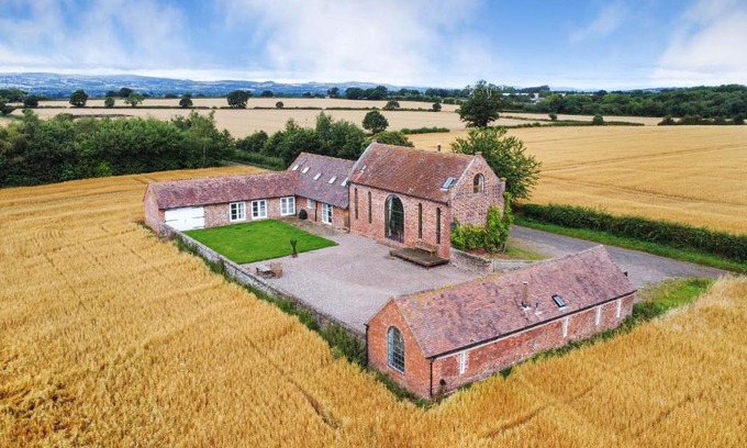 Eaton Mascott Casa | Windy Mundy Farm