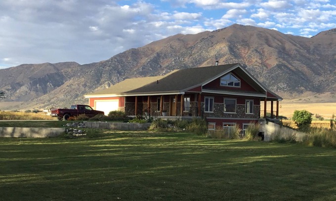 Honeyville Casa | Windy Poplars Cottage (cerca de Crystal Hot Springs)