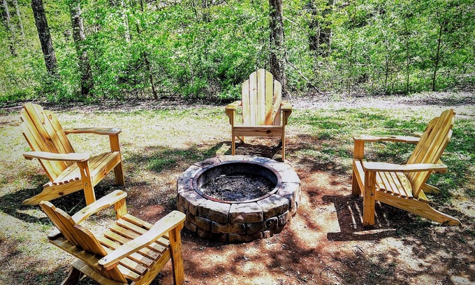 Wears Valley Cabina | 2 Bedroom-2 bath, Pet-Friendly-Fenced in yard- Handicap Ramp-September Special!