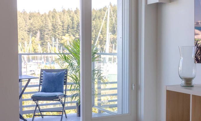 Regional District of Nanaimo Apartamento | Windy Sails Marina View Condo