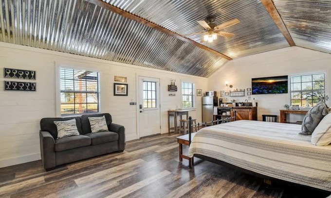 Fredericksburg Casa | Wine Country Cottage w/Scenic Hill Country Views