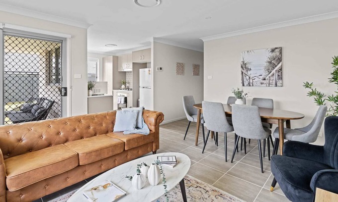Cessnock Casa | Stylish Family Getaway Home - Cessnock, NSW