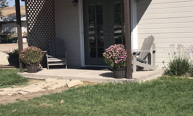 Templeton Apartamento | Wine Country Cottage Large comfortable studio