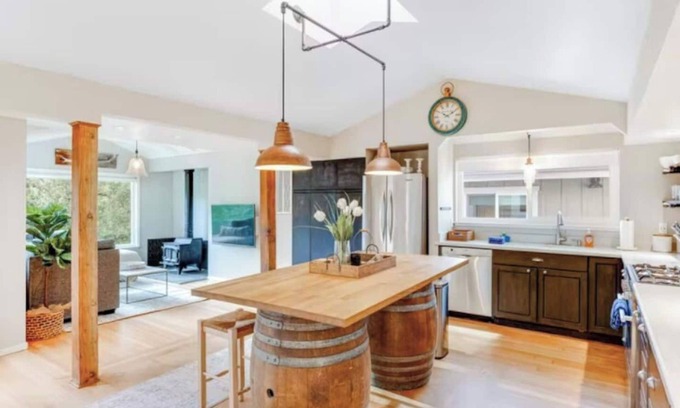 Glen Ellen Casa | Wine Country Creekside Retreat With Hot Tub