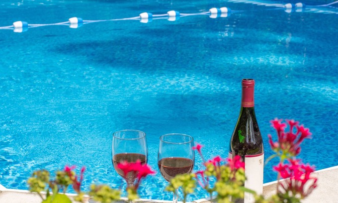 Trumansburg Casa | ONE WEEK OPEN!~ July 26th- August 2nd Family Friendly Iconic Country Estate