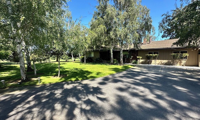 Victor Casa | Wine Country Getaway