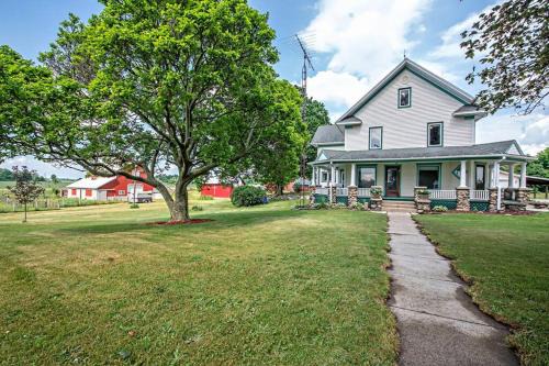 Benton Harbor Casa | Wine Country Oasis Charming Farmhouse 10 Acres