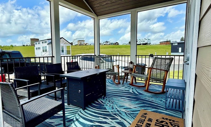 Fredericksburg Casa | Wine country tiny home next to Luckenbach in upscale resort full of amenities!