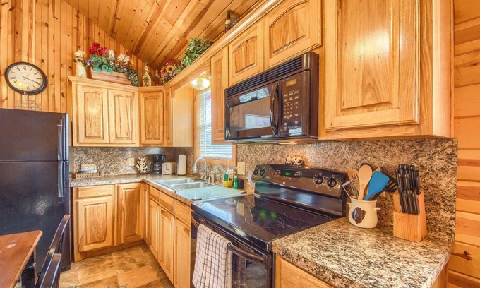 New Braunfels Casa | Wine Cup Rr9122wc 1 Bedroom Home by RedAwning
