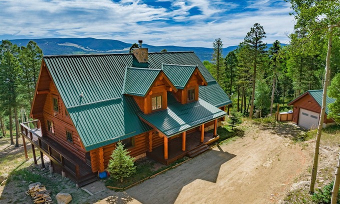 Angel Fire Cabina | Wine Down Retreat, Two Master Suites, Gameroom
