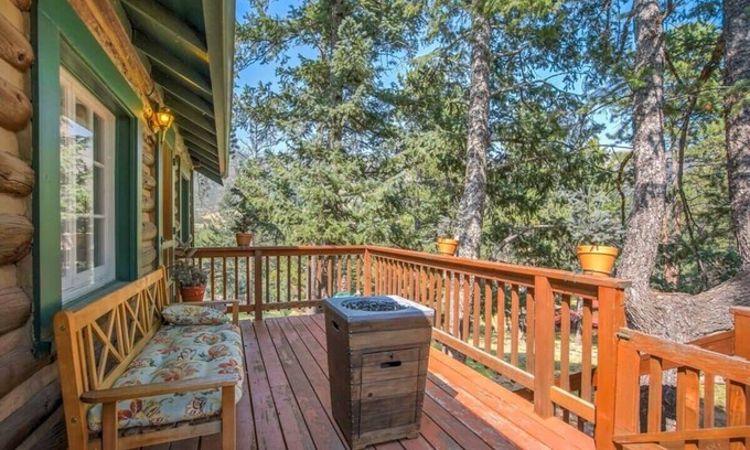 Cascade-Chipita Park Cabina | Wine Gazebo Pikes Peak Mountain Log Cabin