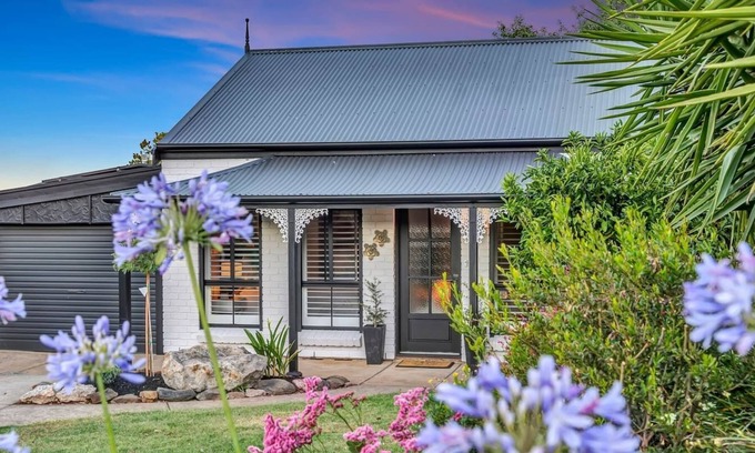 McLaren Vale Cabaña | Wine OClock Cottage Among the Vines