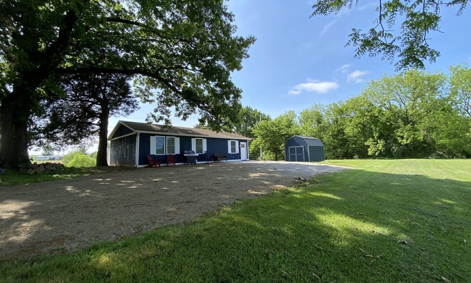 Cobden Casa | Wine Trail, Cozy Cabin plus hot tub