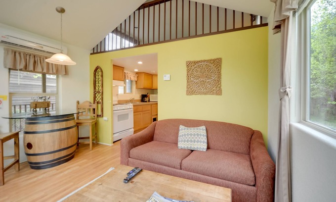 Fredericksburg Cabina | Winery Cabin in Fredericksburg w/ Wraparound Deck!
