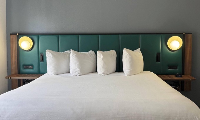Wayne Hotel | Wingate by Wyndham Indianapolis Airport-Rockville Rd.