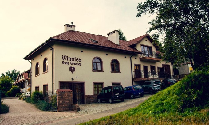 Trzcinica Casa | Winnica Dwie Granice Agroturystyka Przysieki