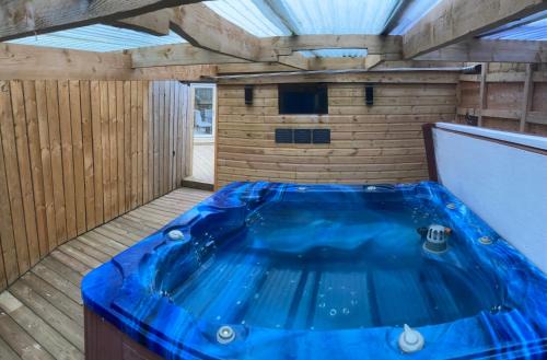 Stocksfield Casa | Winnie Cottage - Hot Tub, Games Room, Sauna, Large Garden