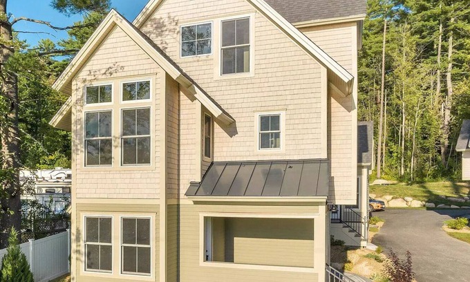 Laconia Casa | Winnipesaukee Lakefront Getaway with Private Dock