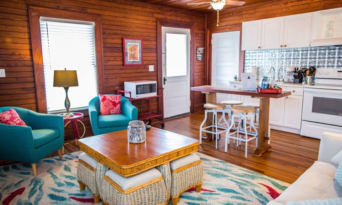 St. Augustine Beach Apartamento | Winston en Ruby Dog en la calle B