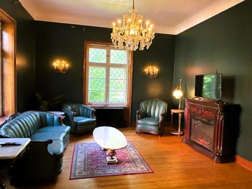 Sherbrooke Apartamento | Winston Churchill - le charme Tudor au cœur de Sherbrooke